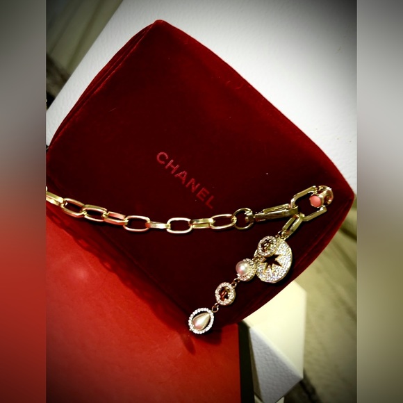 SOLD!!!! Chanel red make up bag converted into an evening bag. - Picture 4 of 11